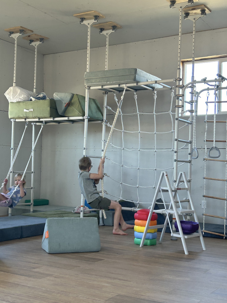 Indoor Playground with Net & Monkey Bars – Spider Max V3